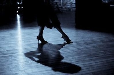 Las bases del tango argentino: el ocho adelante